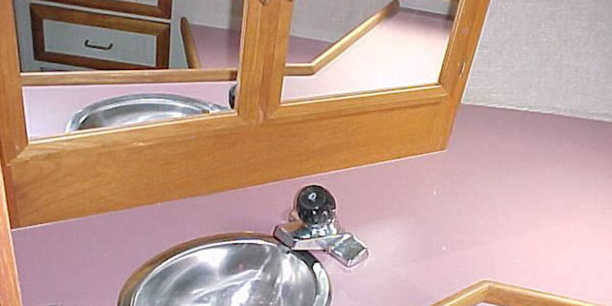 V-Berth with sink